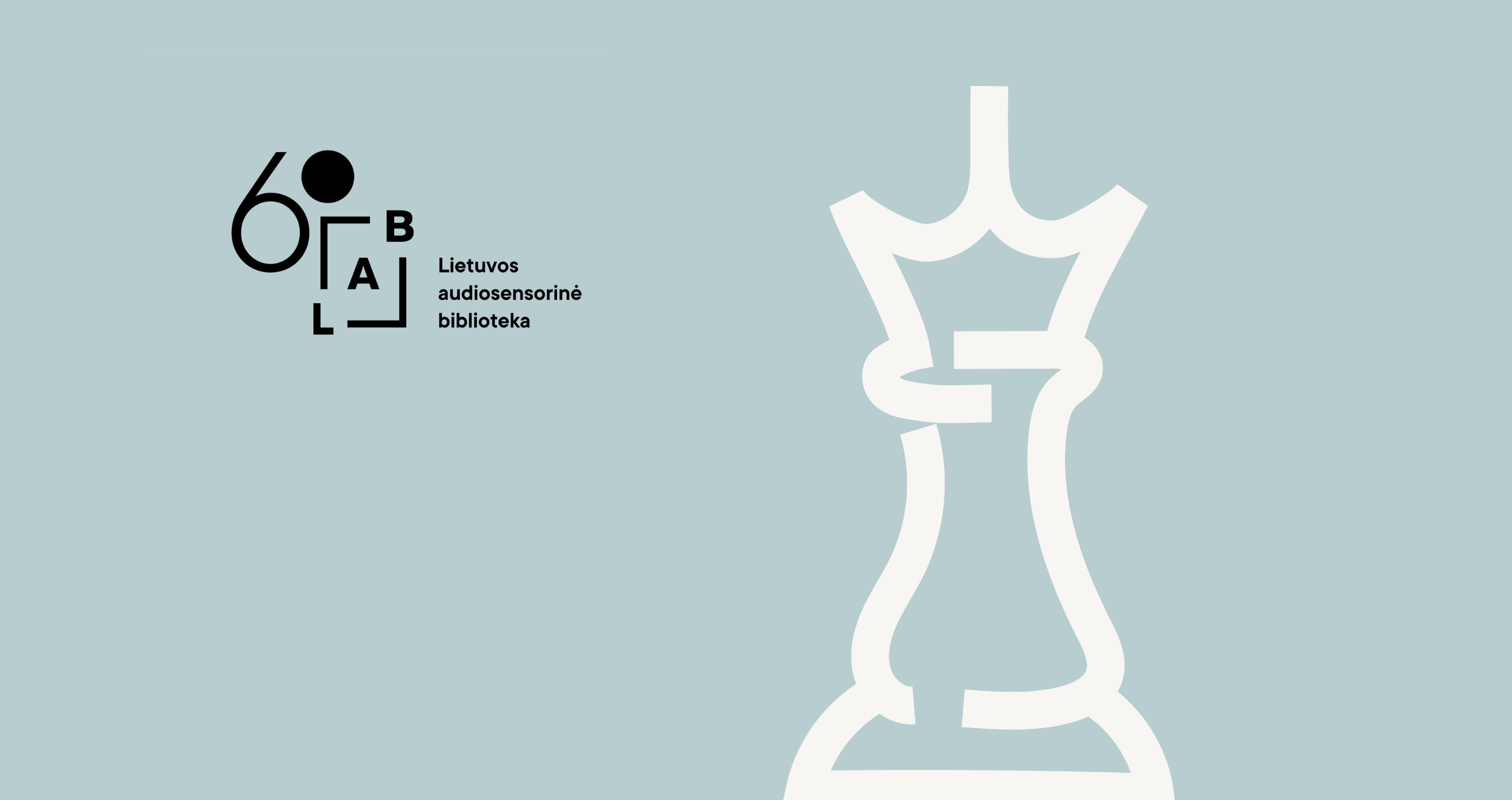 Šachmatų figūra karalienė, greta jos – jubiliejinis Lietuvos audiosensorinės bibliotekos logotipas su skaičiumi 60.